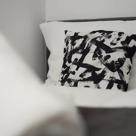 Апартаменти Comfy Legnicka By Renters