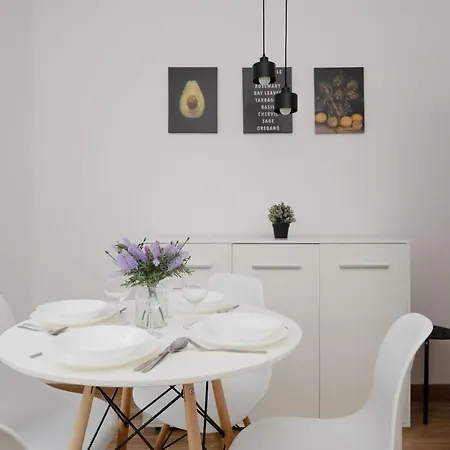 Апартаменти Comfy Legnicka By Renters