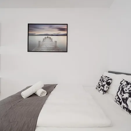 Апартаменты Comfy Legnicka By Renters